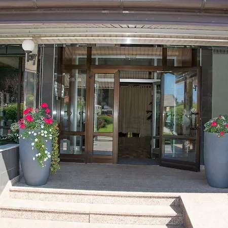 Tisa Hotel 4*